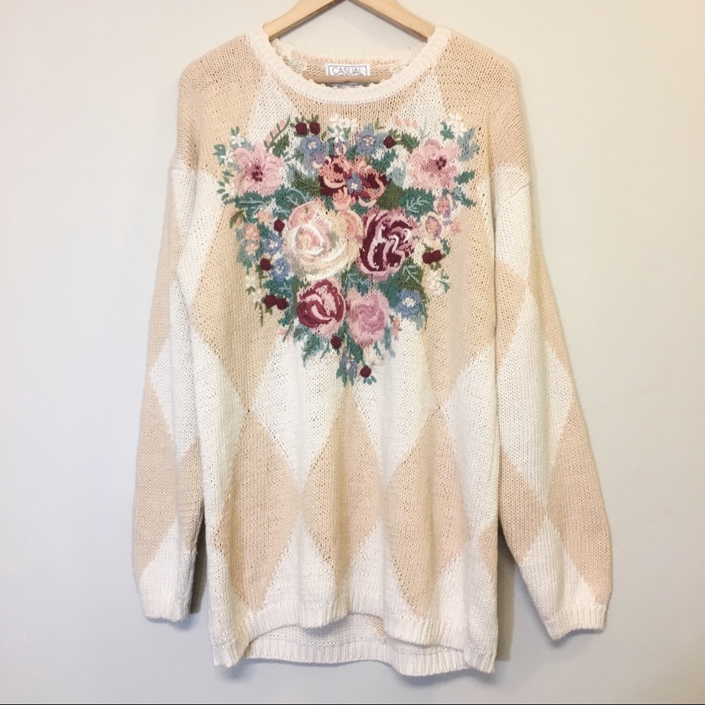 Vintage 90s knitted sweater with floral embroidery